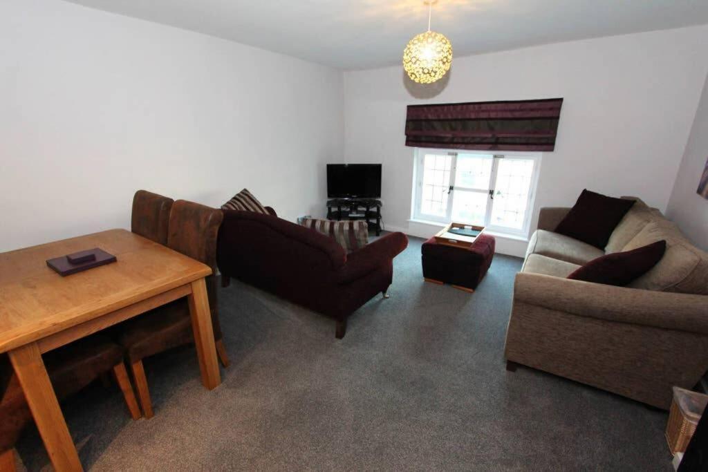 Top Floor Character Apartment In The Heart Of The City Centre เชสเตอร์ ภายนอก รูปภาพ